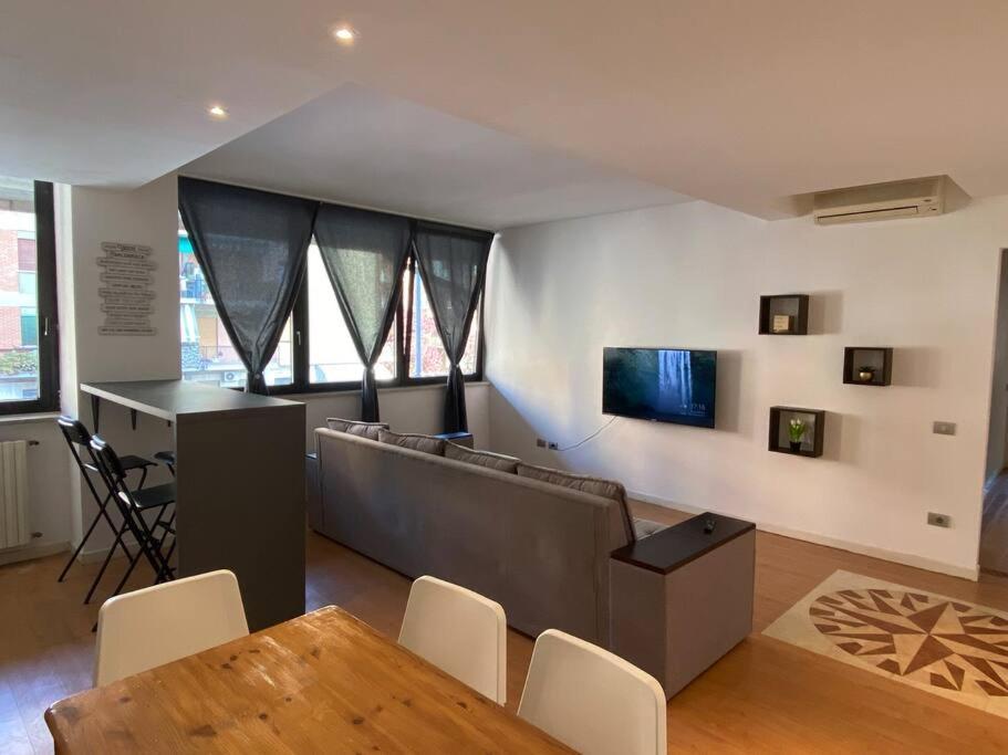 Roel Apartments Verona Bagian luar foto
